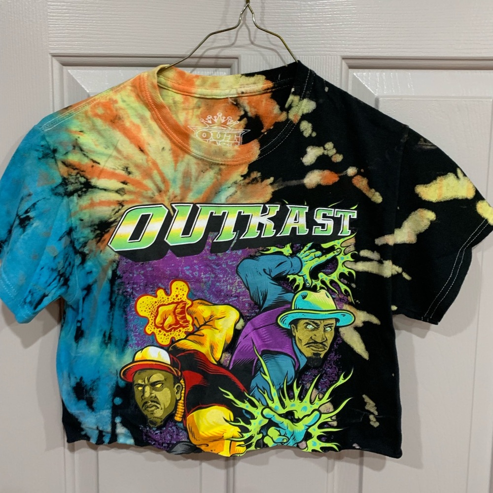 Graphic tee